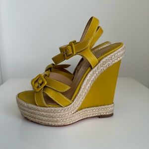Pumps size 6 yellow Christian Louboutin